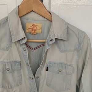 Levi’s Denim Button Down!